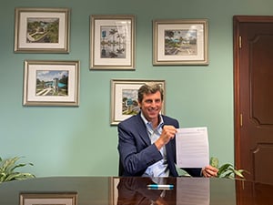 seacoast bank ceo chuck shaffer signing pledge