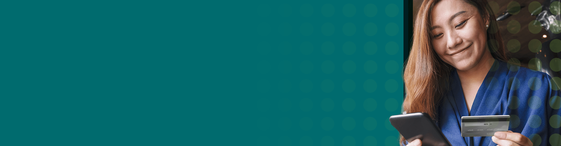 A person using their Seacoast Bank Visa® Credit Card at a café with their phone.